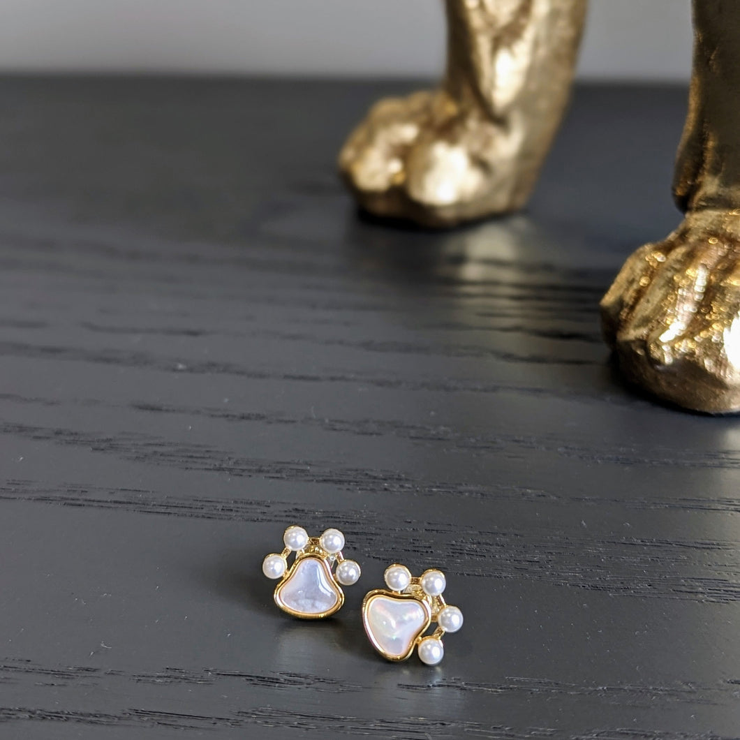 Paw Print Pearly Earrings